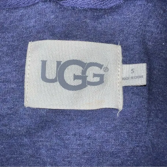 🔹 Ugg Cozy Robe