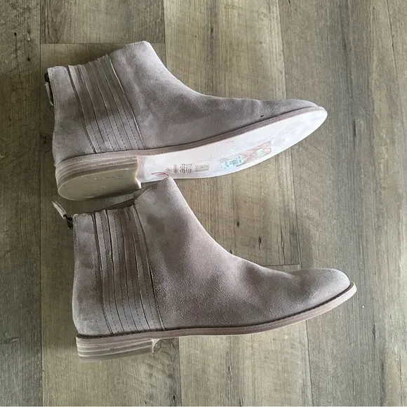 Eileen Fisher Rich Suede Bootie In Earth (Tan)