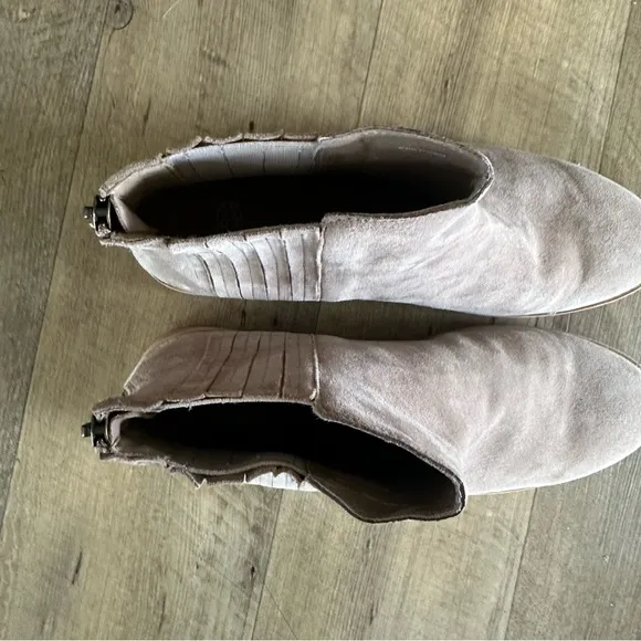 Eileen Fisher Rich Suede Bootie In Earth (Tan)