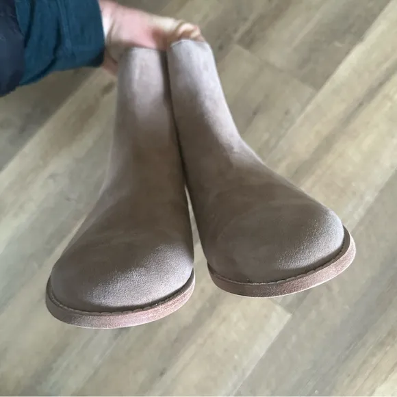 Eileen Fisher Rich Suede Bootie In Earth (Tan)