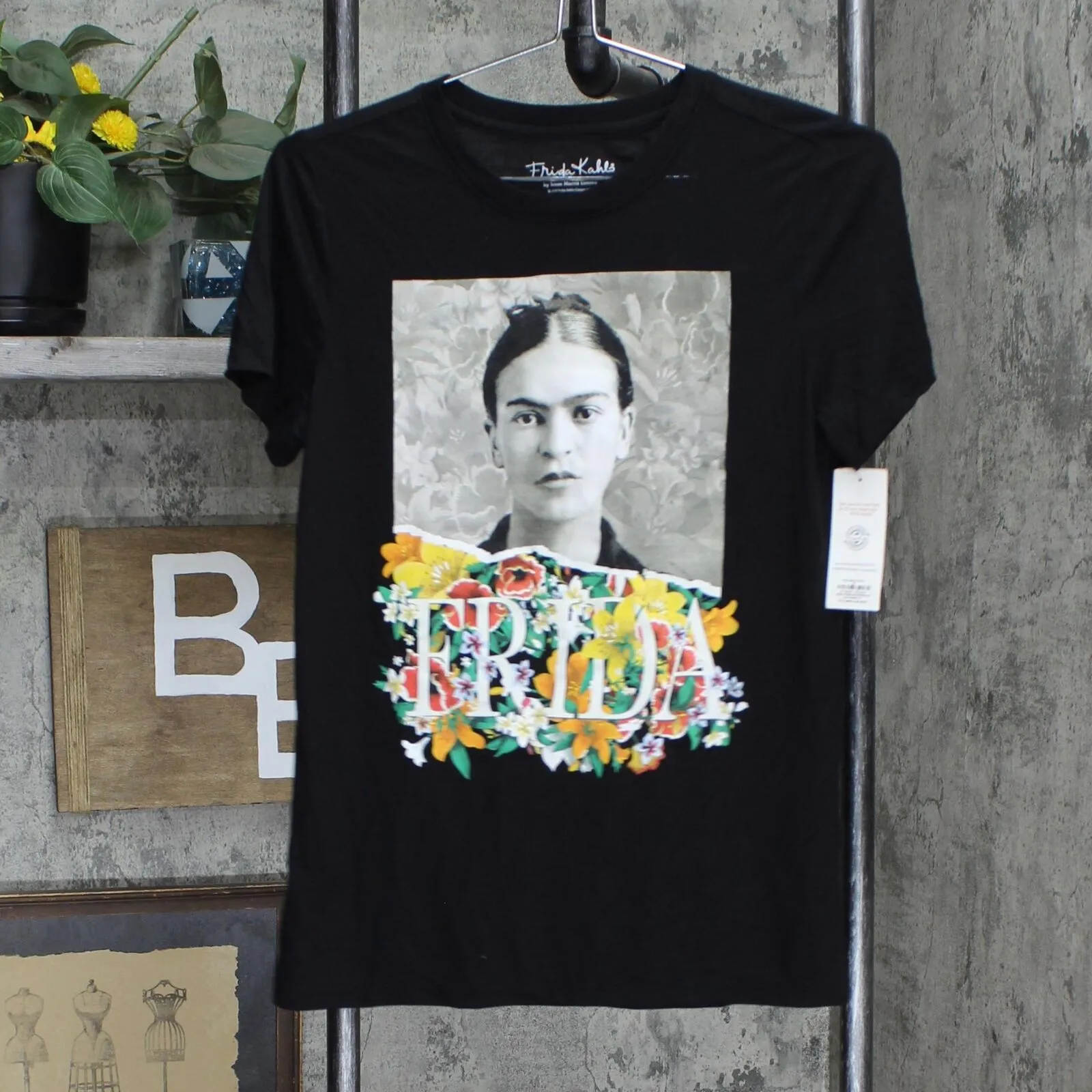 Frida Kahlo Women's Short Sleeve Graphic T-Shirt (Juniors') FKF008AJTG