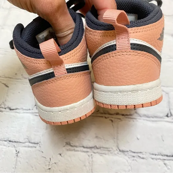 Jordan 1 Mid Rose Quartz Sneakers