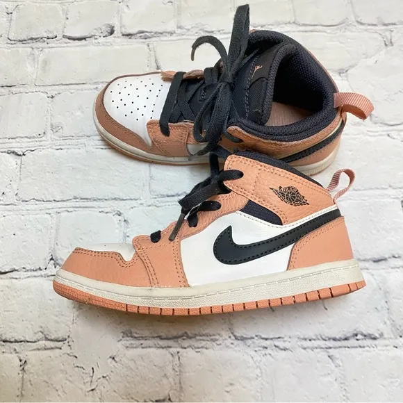 Jordan 1 Mid Rose Quartz Sneakers
