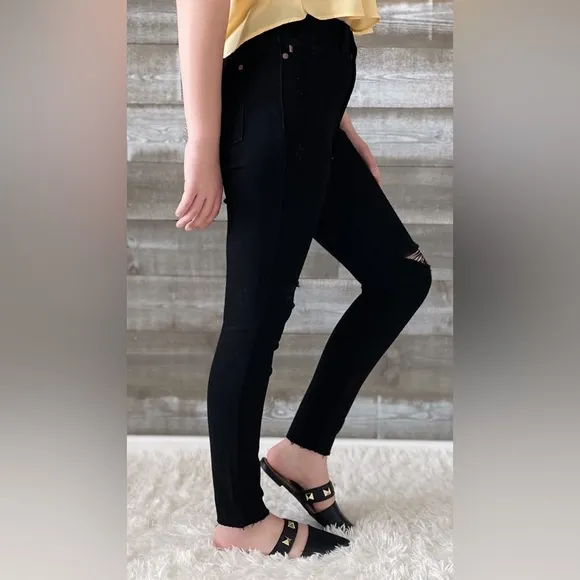 judy blue black skinny jeans heavy distressing raw hem JB88562REG BK