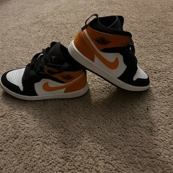 Like new Jordan sneakers