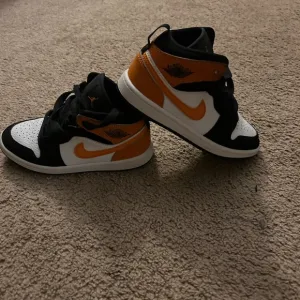 Like new Jordan sneakers