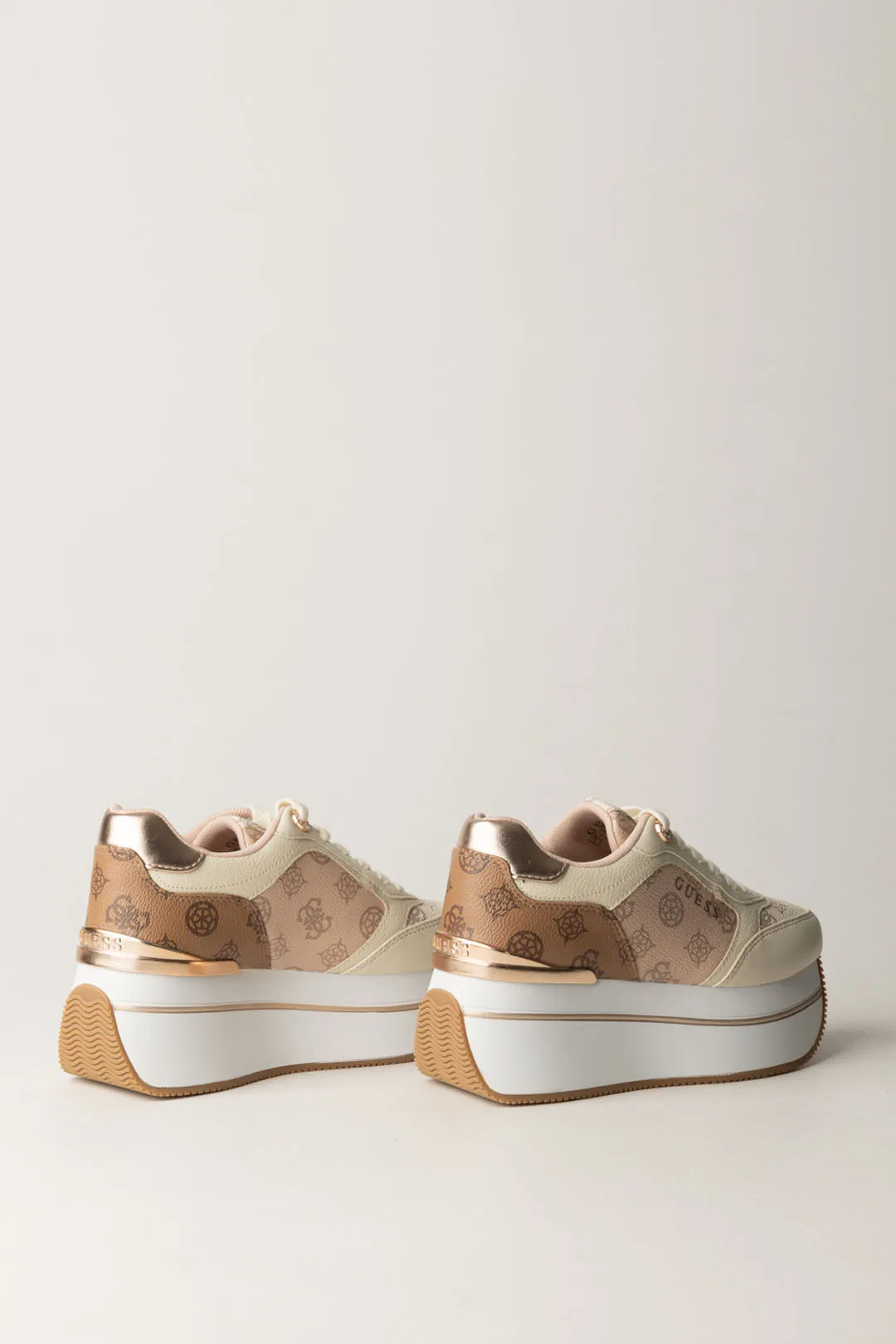 Sneakers con Inserti Logati e Platform