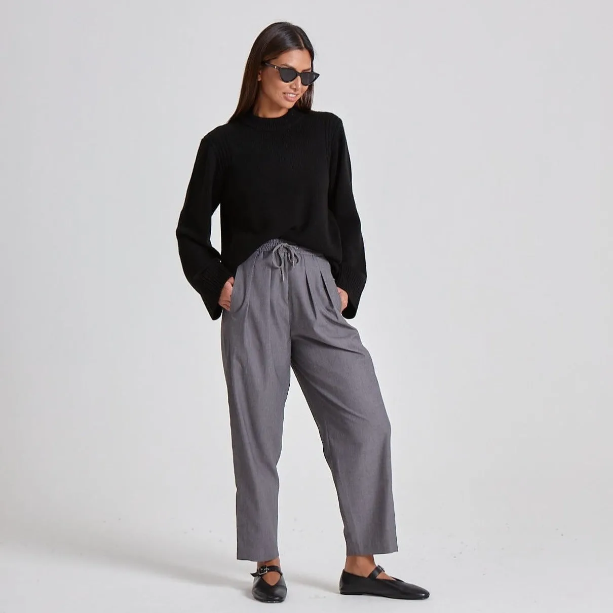 THE ULTIMATE RELAXED TROUSER - GREY