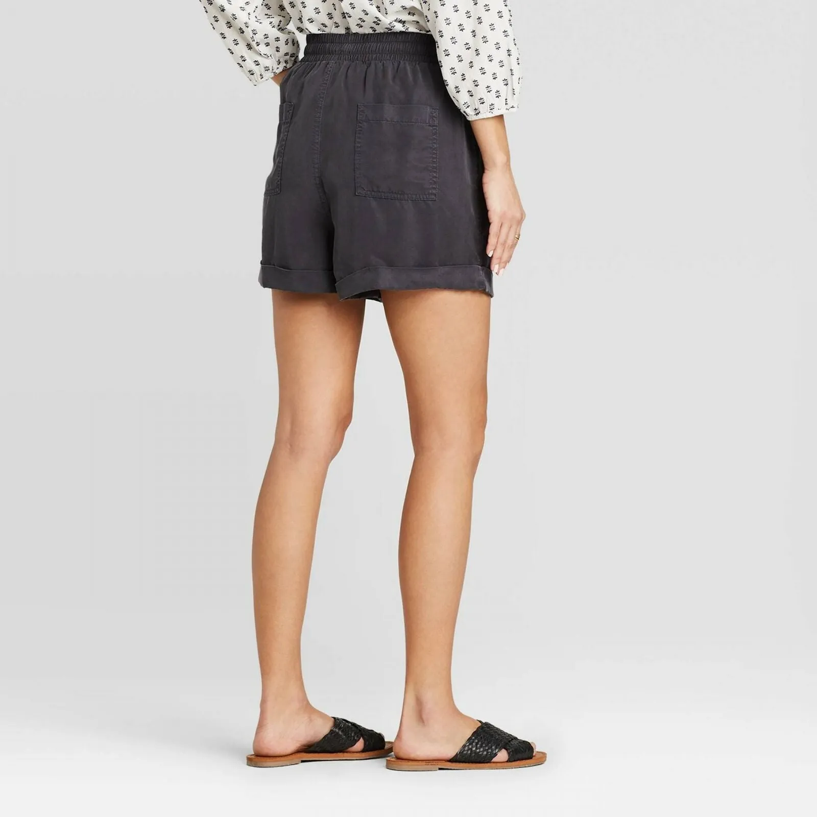 Universal Thread Women's Mid Rise Tie Front Utility Shorts